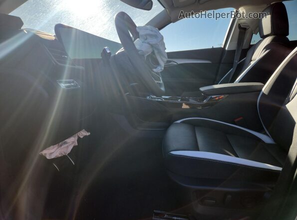 LRBFZLE45SD080922 2025 BUICK ENVISION Silver წინა სალონის ხედი