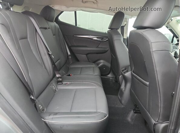 LRBFZPR42PD016636 2023 BUICK ENVISION Silver Vista interior trasera