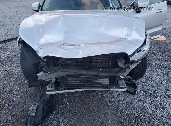 LYV102RK3JB097218 2018 VOLVO XC60 Silver 