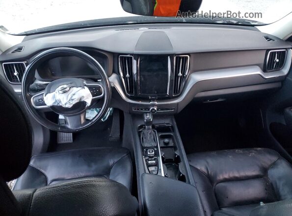 LYV102RK3JB097218 2018 VOLVO XC60 Silver 