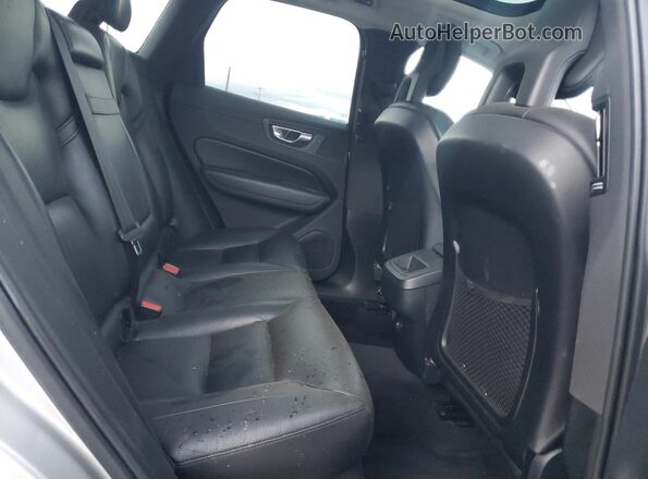LYV102RK3JB097218 2018 VOLVO XC60 Silver 