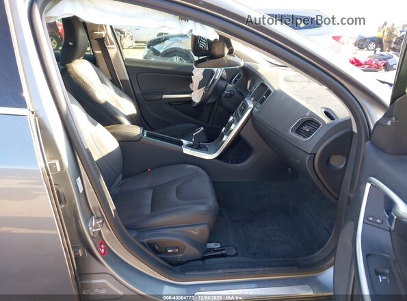 LYV402HK3JB179061 2018 VOLVO S60 INSCRIPTION Gray Front interior view