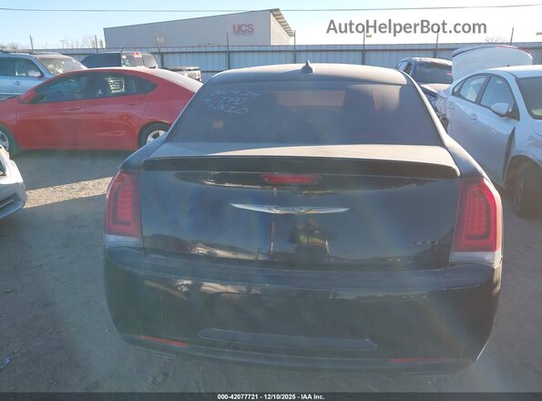 OK0123863040      2017 CHRYSLER 300 Черный 