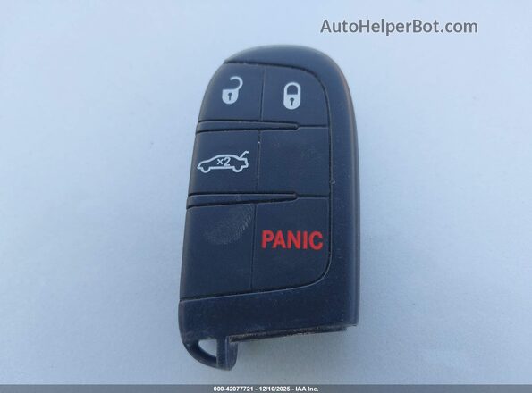 OK0123863040      2017 CHRYSLER 300 Черный Вид панели приборов
