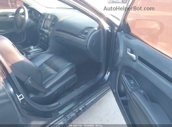 OK0123863040      2017 CHRYSLER 300 Черный Вид салона спереди