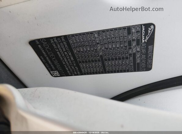 SADCJ2EX3MA681111 2021 JAGUAR F-PACE White Vista del compartimento del motor