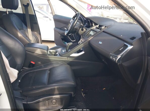 SADFJ2FX4K1Z71513 2019 JAGUAR E-PACE Белый Вид салона спереди