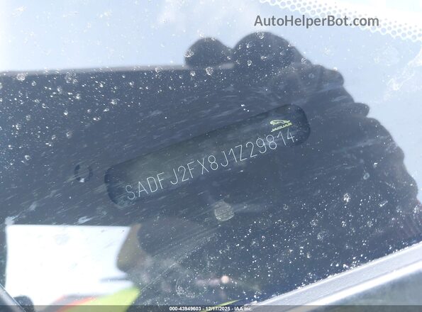 SADFJ2FX8J1Z29814 2018 JAGUAR E-PACE Silver Vista del compartimento del motor