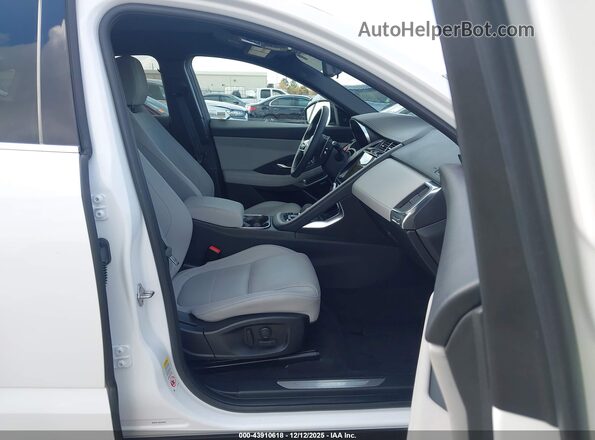 SADFL2FX2R1042702 2024 JAGUAR E-PACE White Вид салону спереду