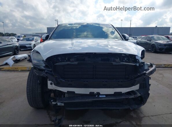 SADFL2FX2R1042702 2024 JAGUAR E-PACE White Вид задньої частини салону