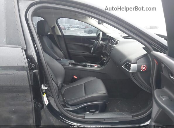 SAJAJ4EV5JCP21848 2018 JAGUAR XF Черный Вид салона спереди