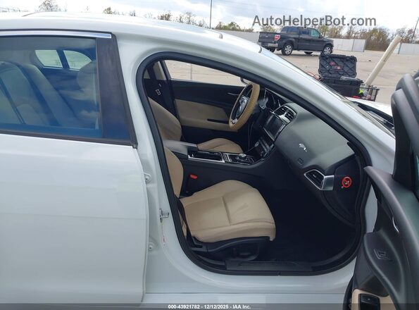 SAJAR4FX4JCP31229 2018 JAGUAR XF White წინა სალონის ხედი