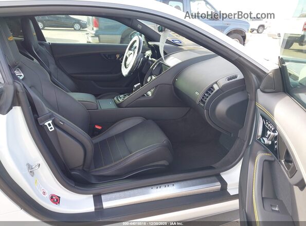 SAJDF1GV4JCK55209 2018 JAGUAR F-TYPE White Front interior view