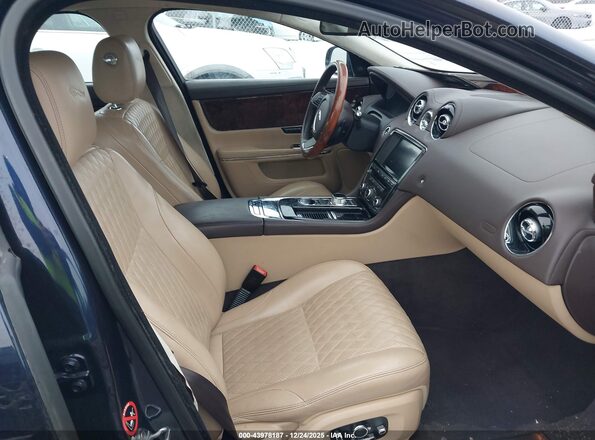 SAJWJ2GD0H8W03928 2017 JAGUAR XJ Blue Front interior view