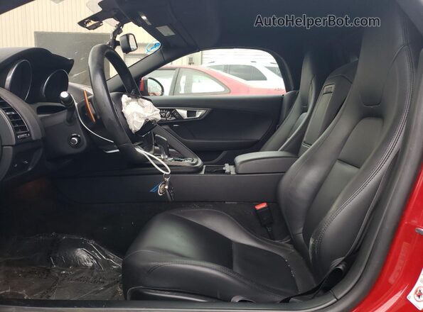 SAJWJ6FV8H8K41297 2017 JAGUAR F-TYPE Red Widok wnętrza z przodu