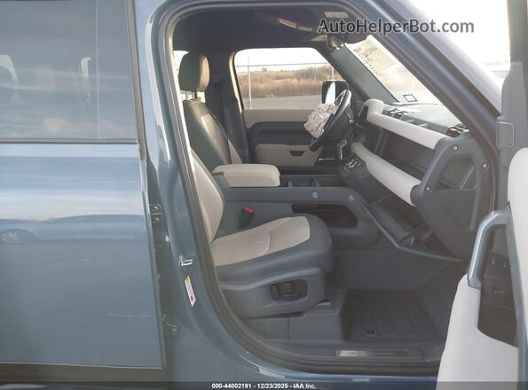 SALE27EU5P2141738 2023 LAND ROVER DEFENDER Gray Widok wnętrza z przodu