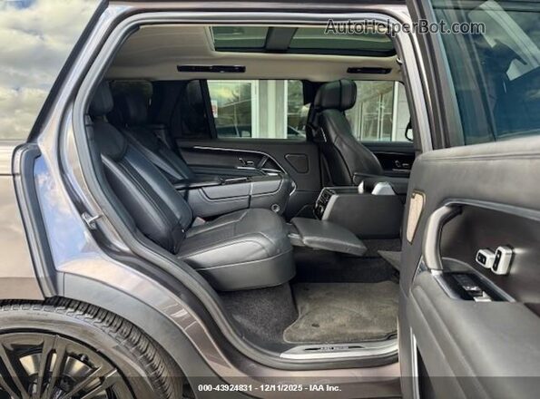 SALKVBE78NA008479 2022 LAND ROVER NEW RANGE ROVER Gray Widok tylnych siedzeń