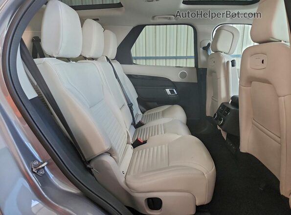 SALRJ2FX8S2504042 2025 LAND ROVER DISCOVERY Gray Widok wnętrza z tyłu