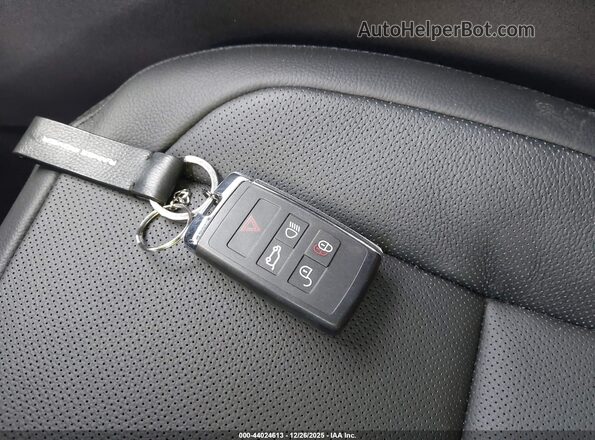 SALYJ2EX9TA815029 2026 LAND ROVER RANGE ROVER VELAR Серый Вид панели приборов