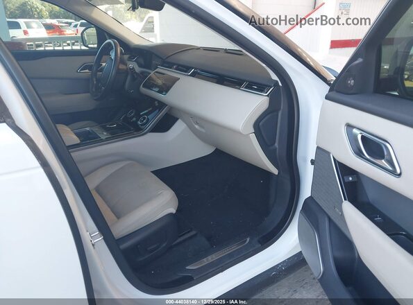 SALYL2EV9KA794884 2019 LAND ROVER RANGE ROVER VELAR Белый Вид салона спереди