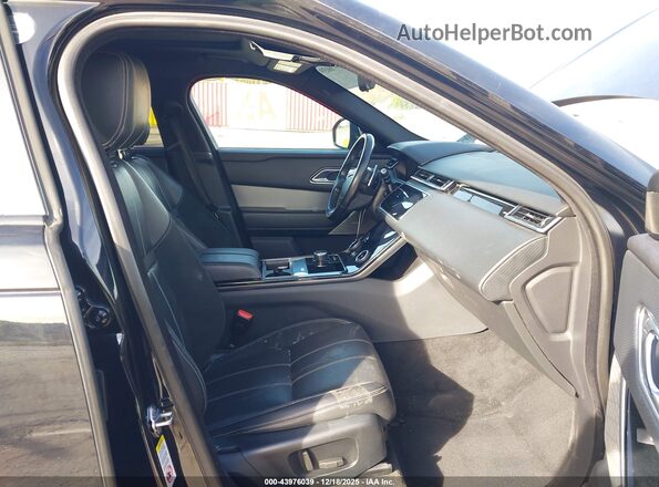 SALYL2RN0JA750930 2018 LAND ROVER RANGE ROVER VELAR Black Front interior view