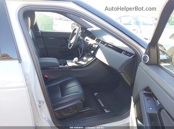 SALZJ2FX0RH236949 2024 LAND ROVER RANGE ROVER EVOQUE Gray Front interior view