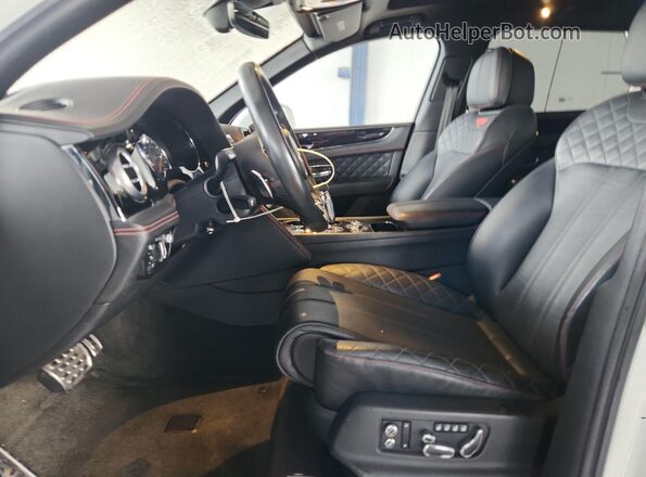 SJAAC2ZV8HC014147 2017 BENTLEY BENTAYGA Белый Вид салона спереди