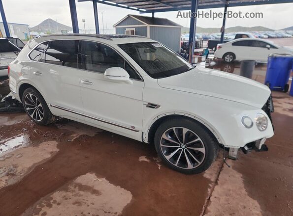 SJAAC2ZV8HC014147 2017 BENTLEY BENTAYGA Белый Передняя правая четверть