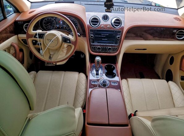 SJAAC2ZV9HC013752 2017 BENTLEY BENTAYGA Кремовый Вид панели приборов