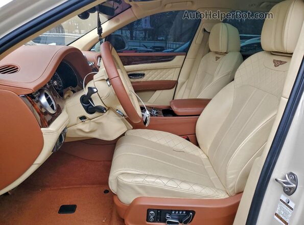 SJAAC2ZV9HC013752 2017 BENTLEY BENTAYGA Кремовый Вид салона спереди