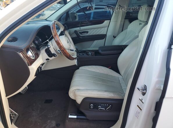 SJAAJ2ZV4LC027640 2020 BENTLEY BENTAYGA Белый Вид салона спереди