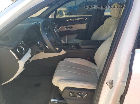 SJAAM2ZV3MC032885 2021 BENTLEY BENTAYGA White Vista interior delantera