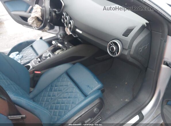 TRUT5CFVXH1003373 2017 AUDI TT Silver Front interior view