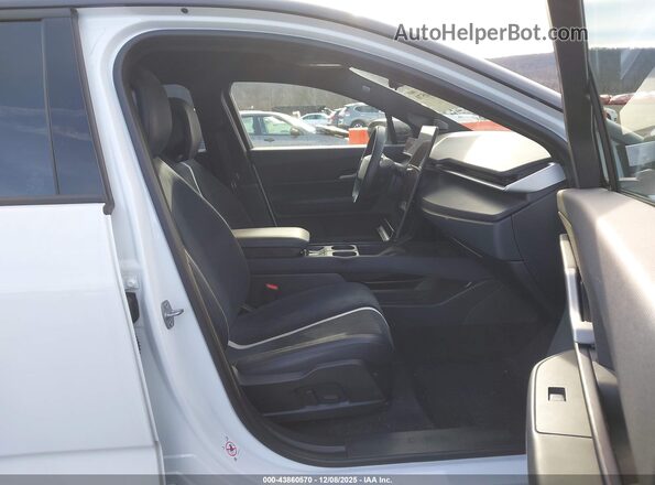 VCF1ZBU24PG004197 2023 FISKER OCEAN White Սալոնի դիմացի տեսք