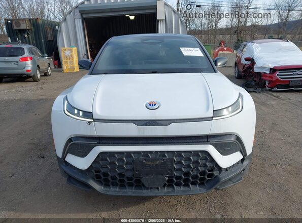 VCF1ZBU24PG004197 2023 FISKER OCEAN White Հետևի տեսք