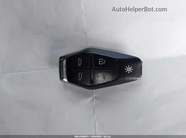 VCF1ZBU24PG004197 2023 FISKER OCEAN White Առջևի վահանակի տեսք
