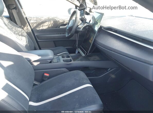 VCF1ZBU26PG002533 2023 FISKER OCEAN Зеленый Вид салона спереди