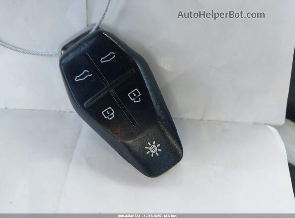 VCF1ZBU26PG002533 2023 FISKER OCEAN Зеленый Вид панели приборов