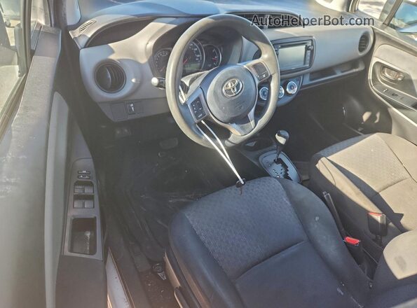 VNKKTUD30HA073359 2017 TOYOTA YARIS Silver Vista del salpicadero