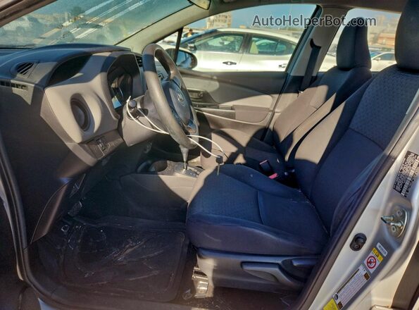 VNKKTUD30HA073359 2017 TOYOTA YARIS Silver Vista interior delantera