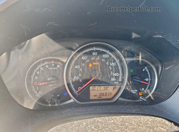 VNKKTUD30HA073359 2017 TOYOTA YARIS Silver Vista del cuadro de instrumentos