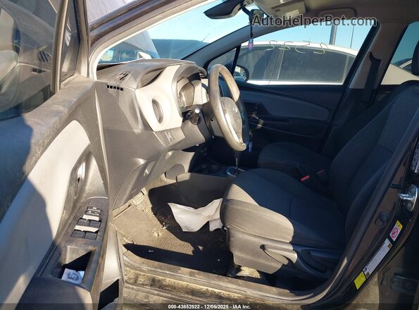 VNKKTUD33HA084095 2017 TOYOTA YARIS Black Front interior view