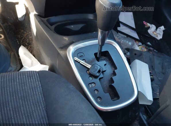 VNKKTUD33HA084095 2017 TOYOTA YARIS Black Dashboard view