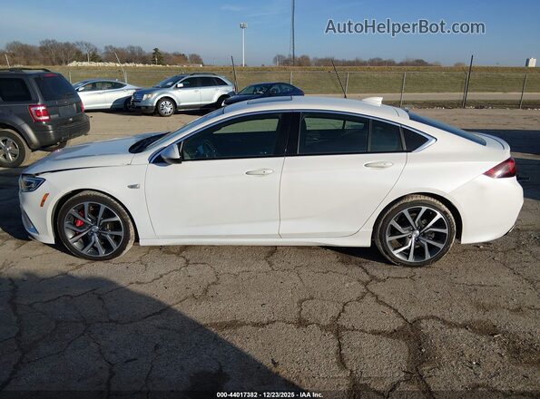 W04GS6SS9L1003658 2020 BUICK REGAL White 360 interior view
