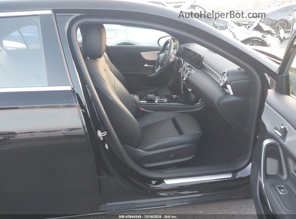 W1K3G4EB1LJ223498 2020 MERCEDES-BENZ A 220 Черный Вид салона спереди