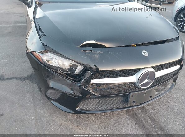 W1K3G4EB1LJ223498 2020 MERCEDES-BENZ A 220 Черный Вид спереди