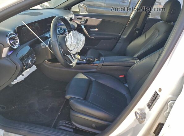 W1K3G4EB3LJ218481 2020 MERCEDES-BENZ A White Вид салону спереду