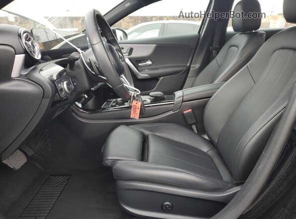 W1K3G4EB7MJ259665 2021 MERCEDES-BENZ A Black Widok wnętrza z przodu