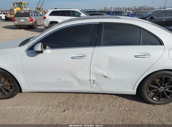 W1K3G4EB7MJ267006 2021 MERCEDES-BENZ A 220 White Widok wnętrza 360 stopni