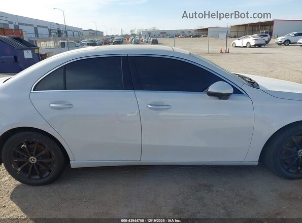 W1K3G4EB7MJ267006 2021 MERCEDES-BENZ A 220 White Widok wnętrza z tyłu